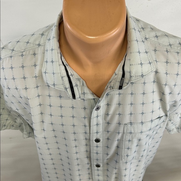Kuhl short sleeve button down shirt.  XXL - Picture 3 of 8